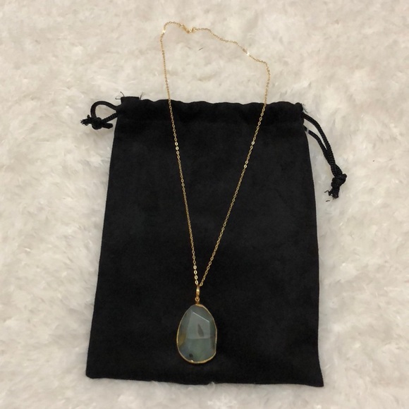 Beautiful Green Stone Women’s Necklace - Picture 1 of 2